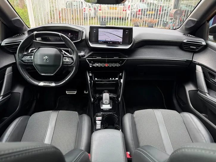 Peugeot 208 2020 photo 2