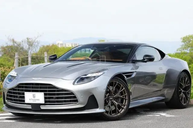Aston Martin Db12
