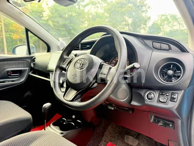 Toyota Vitz 2017 photo 5