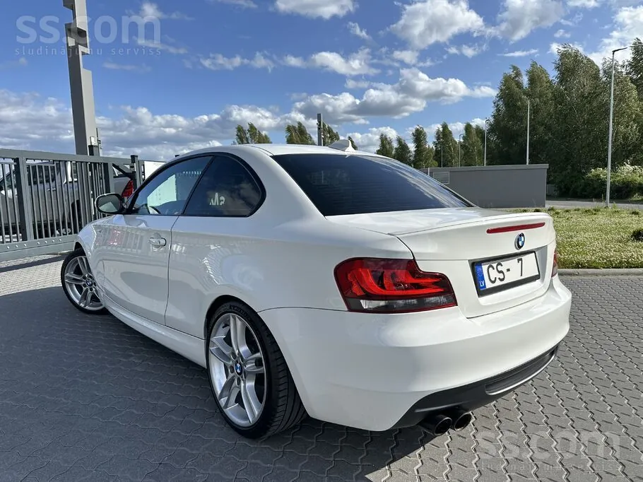 BMW 135I 2011 photo 4