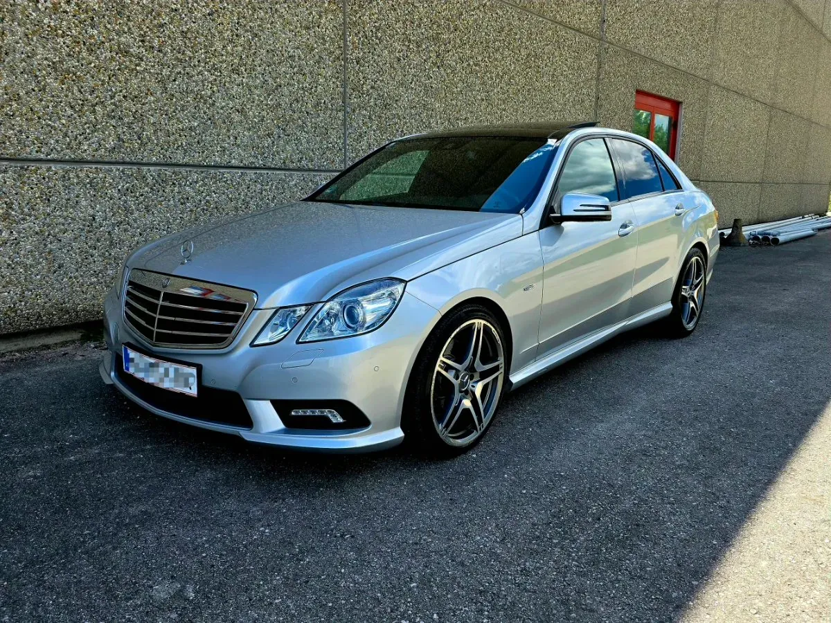 Mercedes-Benz E-Class 2009 photo 2