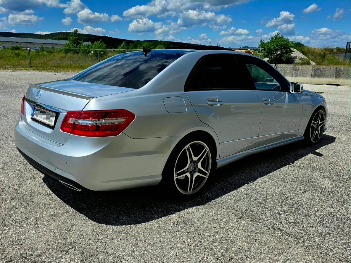 Mercedes-Benz E-Class 2009 photo 3
