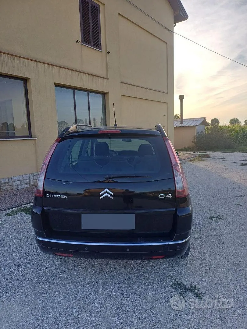 Citroen Grand C4 Picasso 2010 photo 4