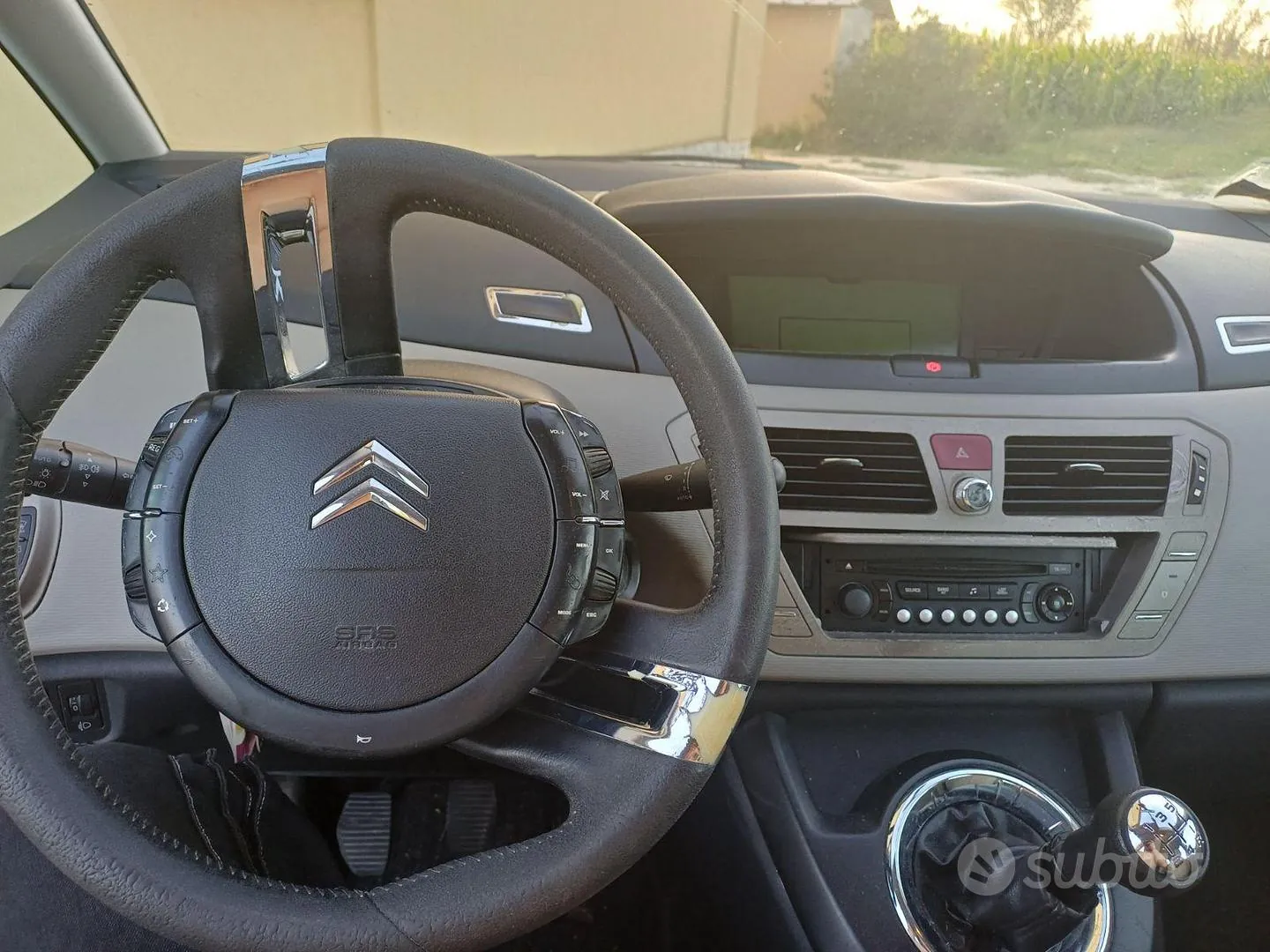 Citroen Grand C4 Picasso 2010 photo 5