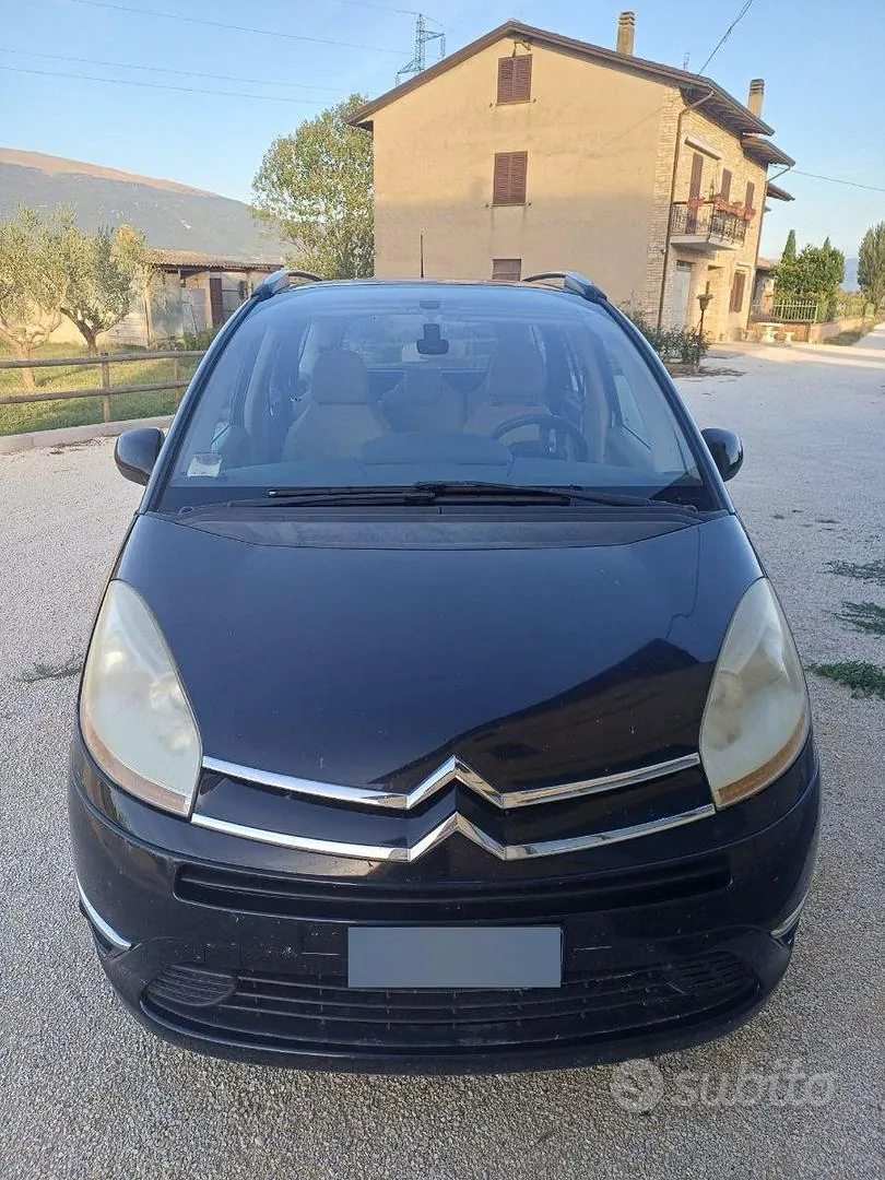 Citroen Grand C4 Picasso 2010 photo 2