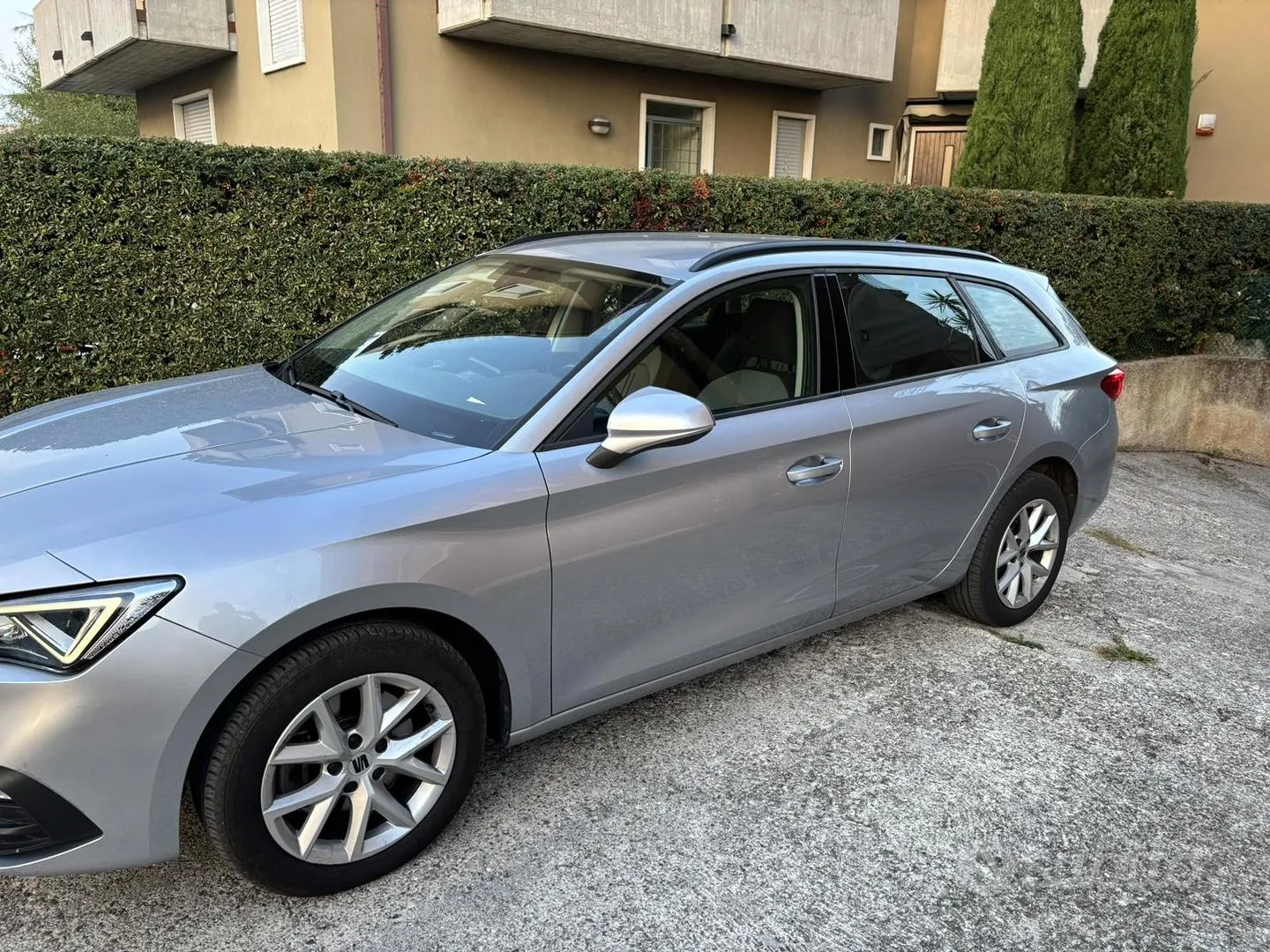 Seat Leon 2023 photo 2