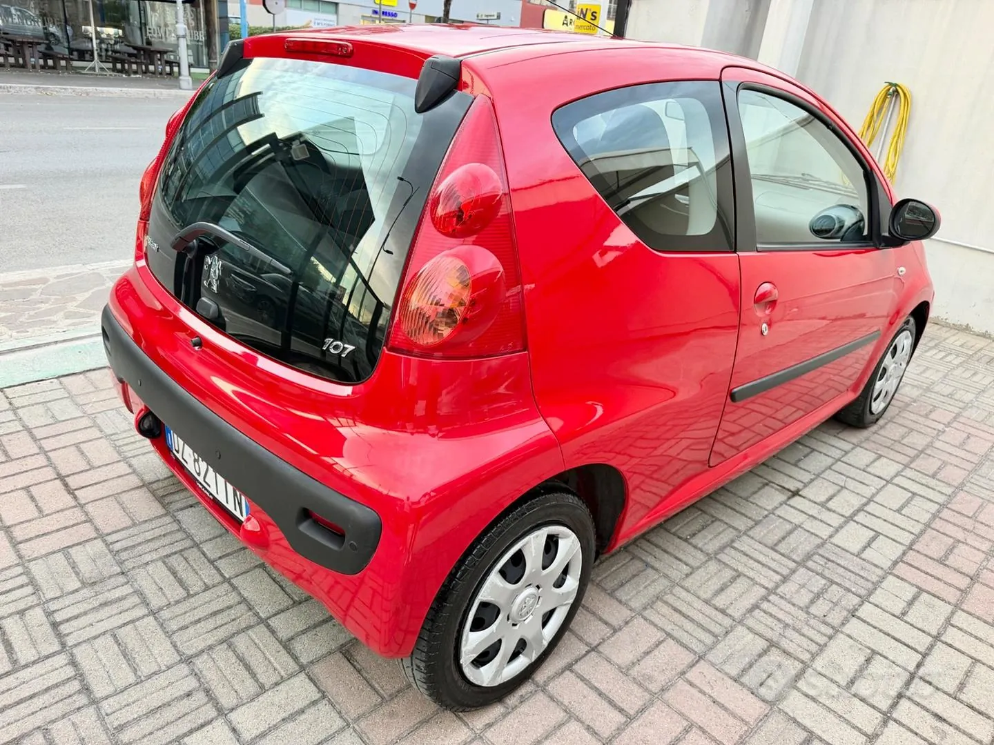 Peugeot 107 2009 photo 2