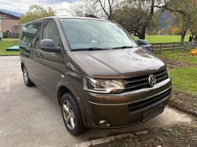Volkswagen Multivan 2012 photo 2