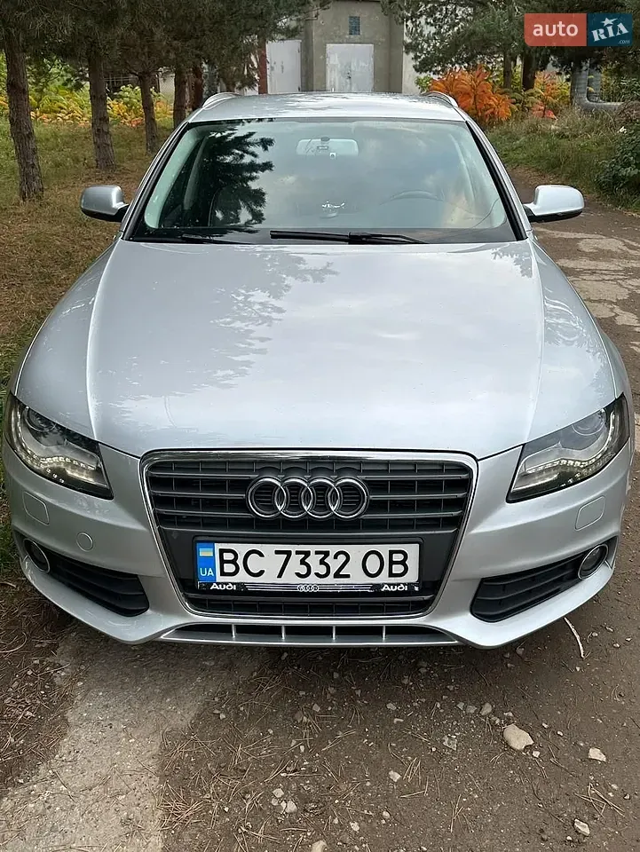 Audi A4 2010 photo 2