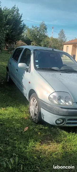 Renault Clio 2001 photo 2