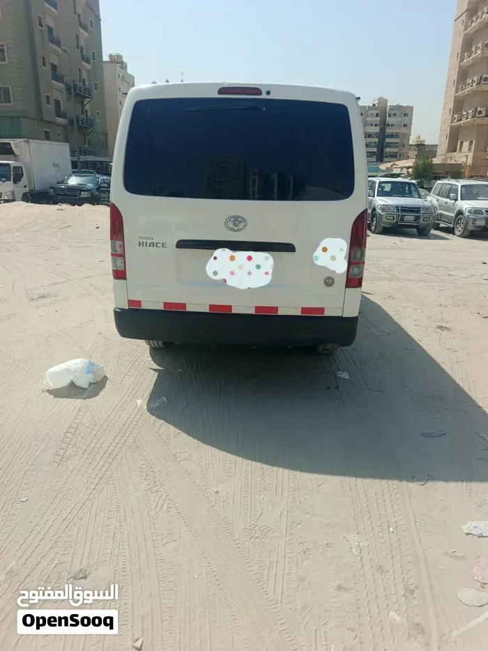 Toyota Hiace 2013 photo 2