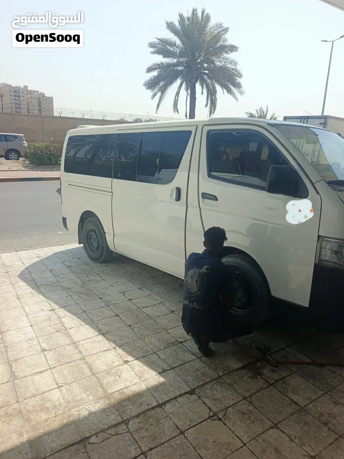 Toyota Hiace 2013 photo 4