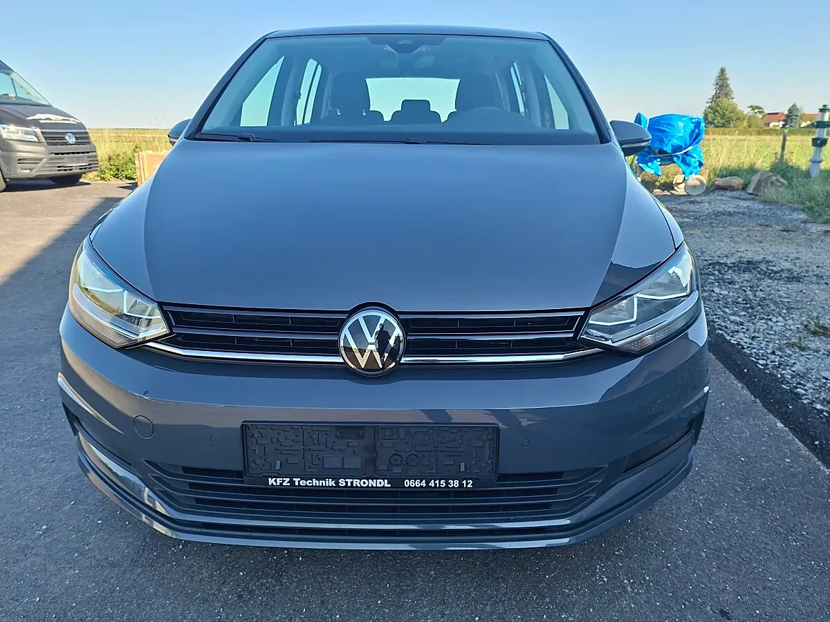 Volkswagen Touran 2023 photo 3
