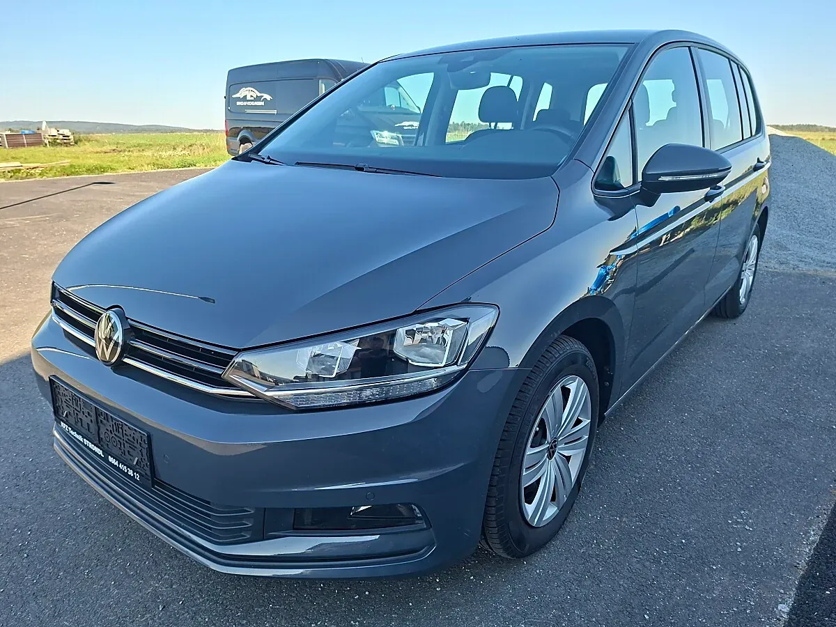 Volkswagen Touran 2023 photo 2