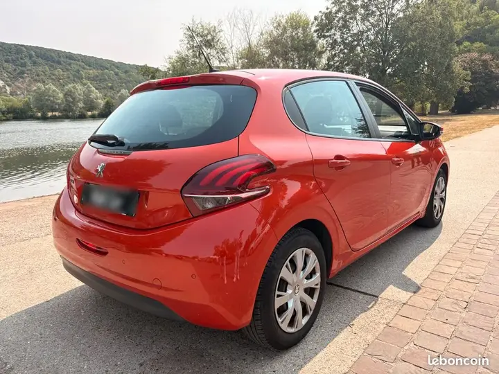 Peugeot 208 2019 photo 2