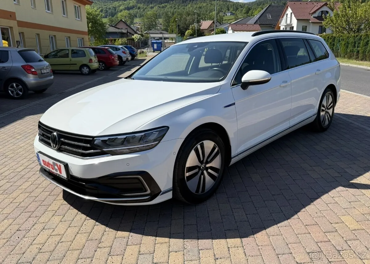 Volkswagen Passat 2021 photo 2