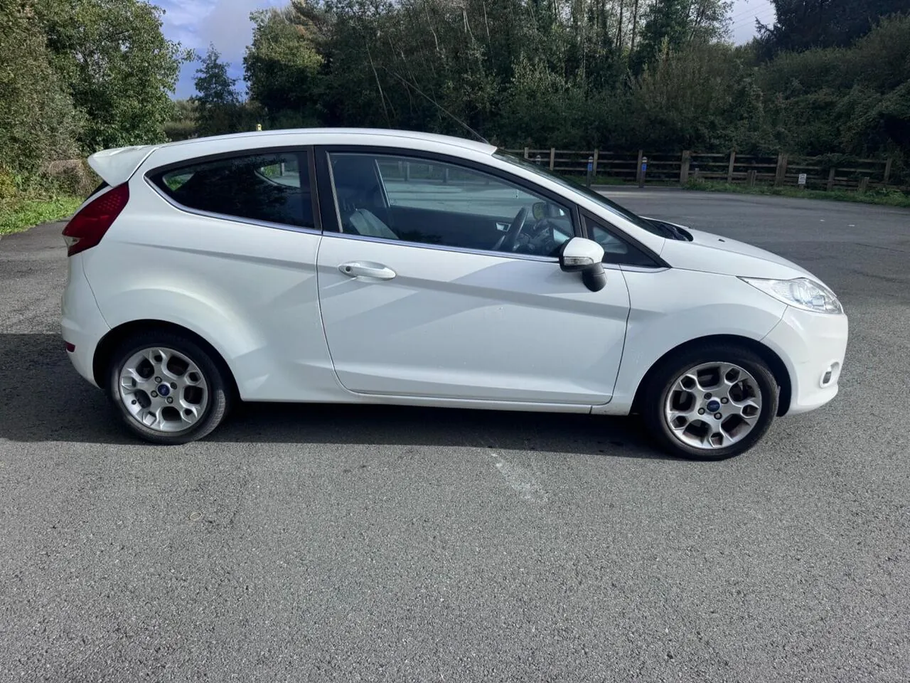 Ford Fiesta 2012 photo 2