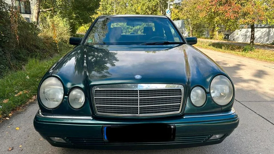 Mercedes-Benz E 230