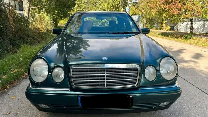 Mercedes-Benz E 230