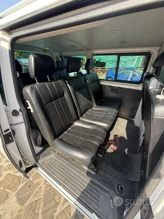Volkswagen Caravelle 2010 photo 5
