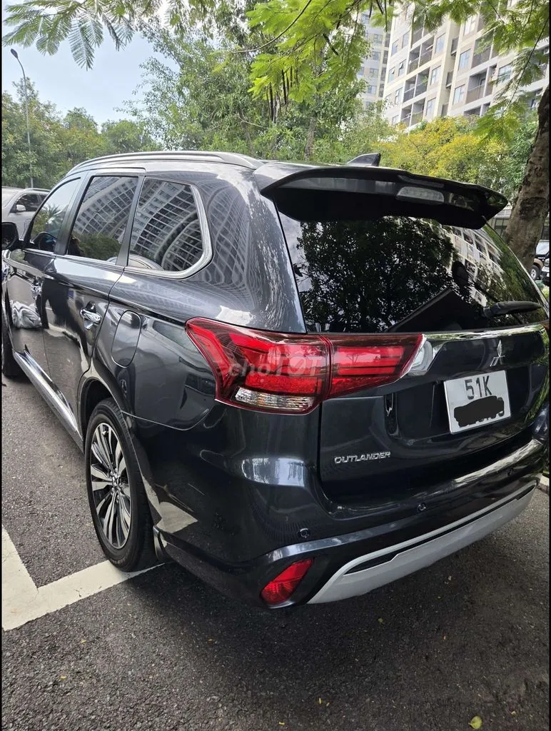 Mitsubishi Outlander 2022 photo 2