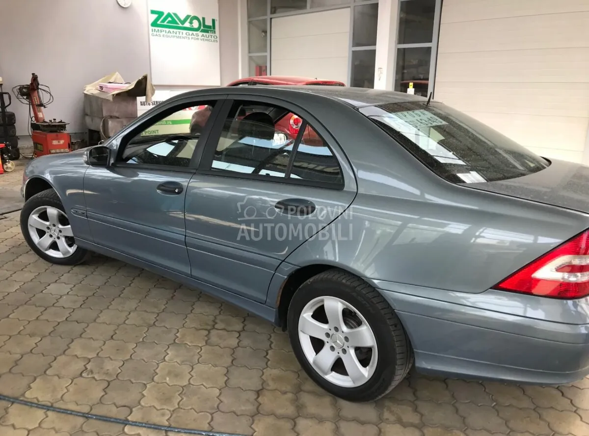 Mercedes-Benz C-Class 2004 photo 2