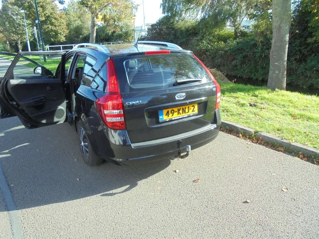 Kia Ceed 2010 photo 3