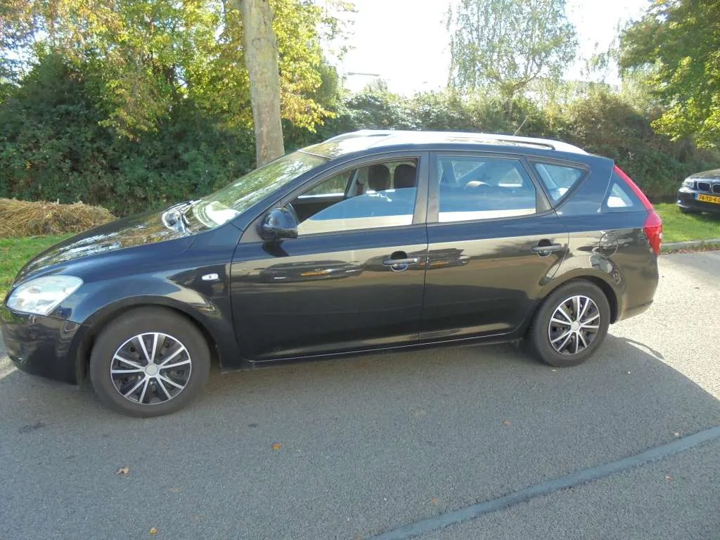 Kia Ceed 2010 photo 2