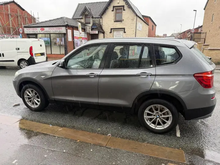 BMW X3 2011 photo 2