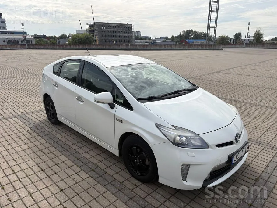 Toyota Prius 2012 photo 2