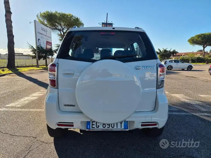 Daihatsu Terios 2011 photo 2