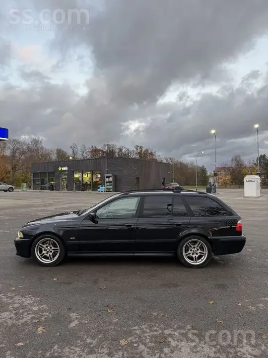 BMW E39 2002 photo 2