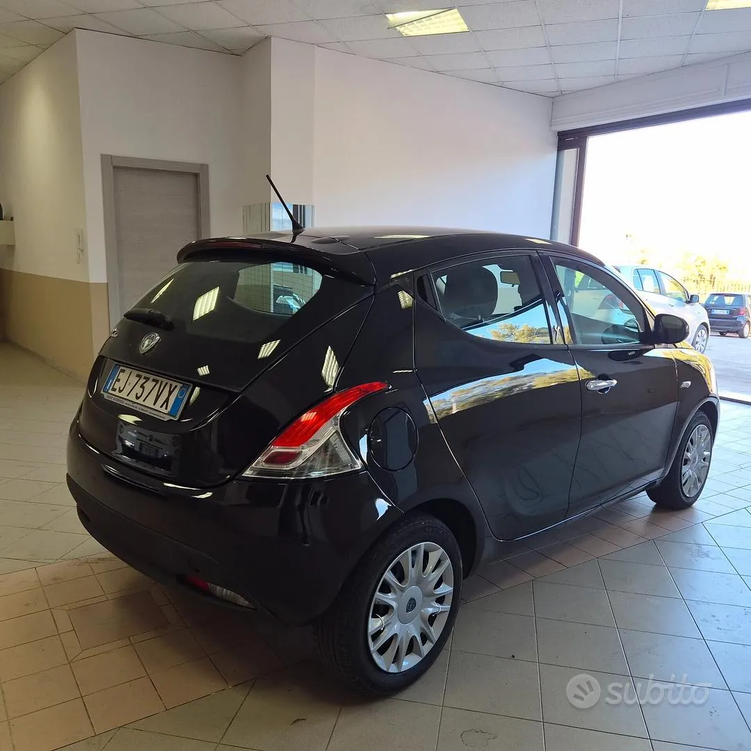 Lancia Ypsilon 2011 photo 5