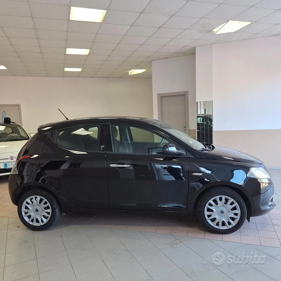 Lancia Ypsilon 2011 photo 4