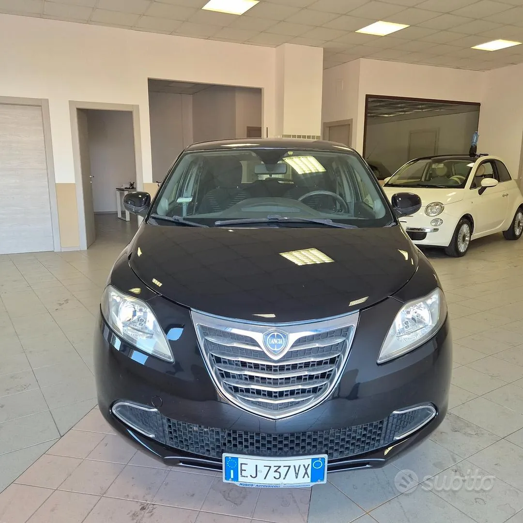 Lancia Ypsilon 2011 photo 2