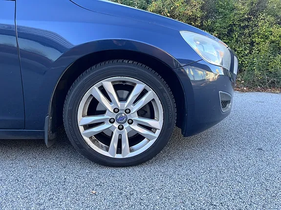 Volvo V60 2012 photo 2