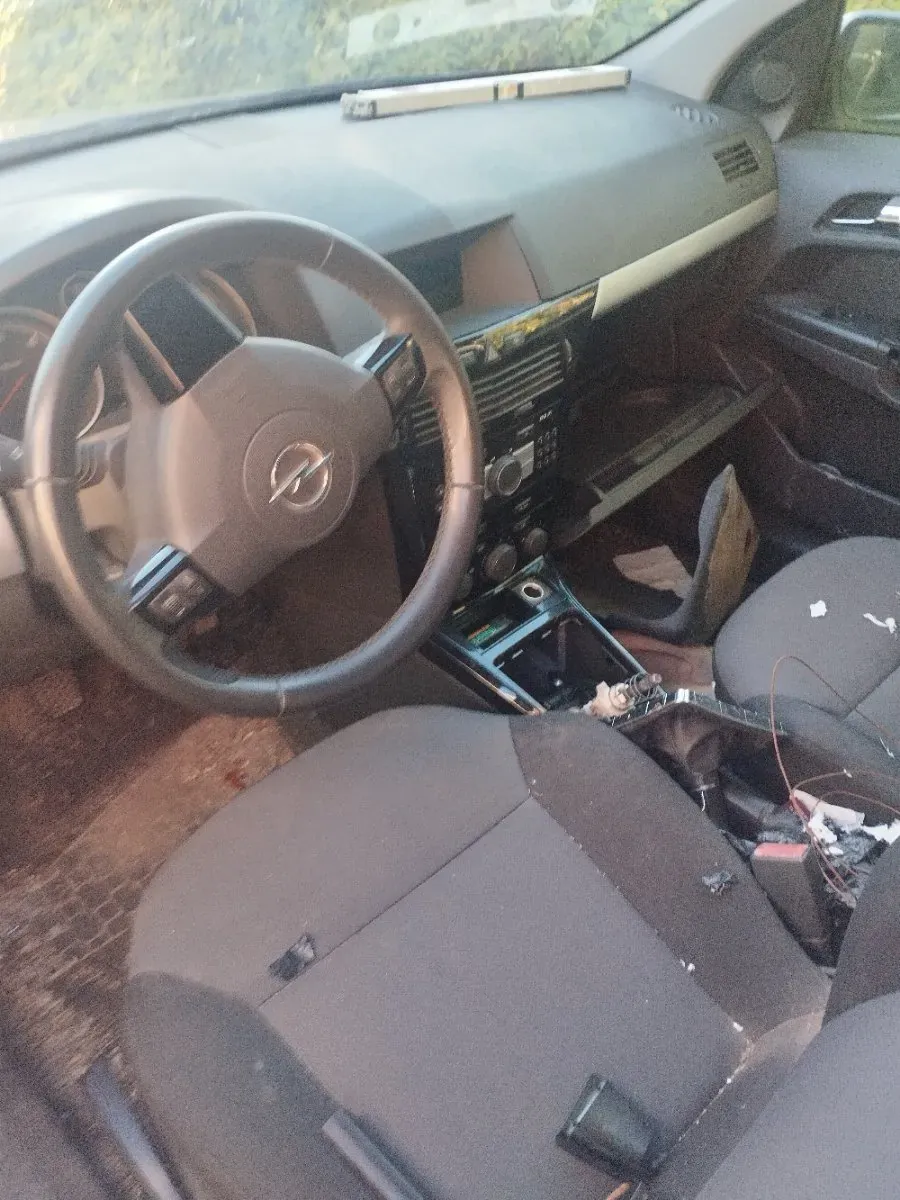 Opel Astra 2011 photo 3