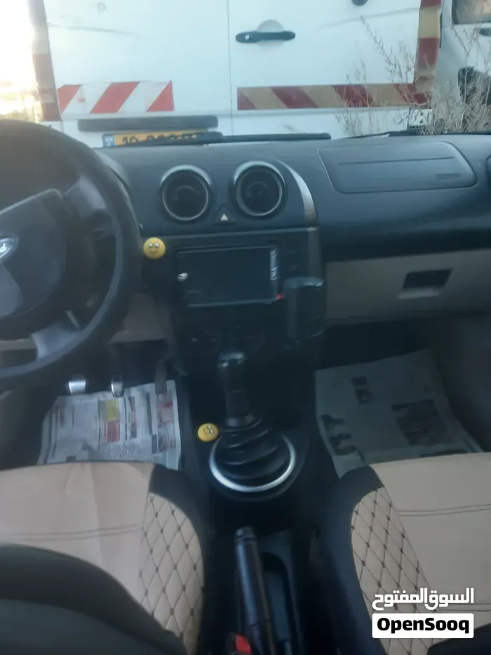Ford Fiesta 2004 photo 2