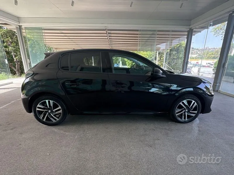 Peugeot 208 2023 photo 2