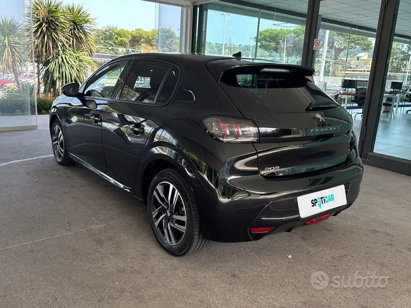 Peugeot 208 2023 photo 3