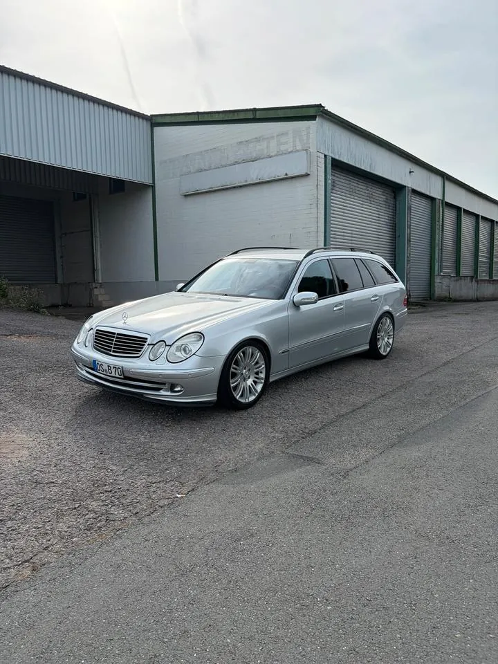 Mercedes-Benz W211