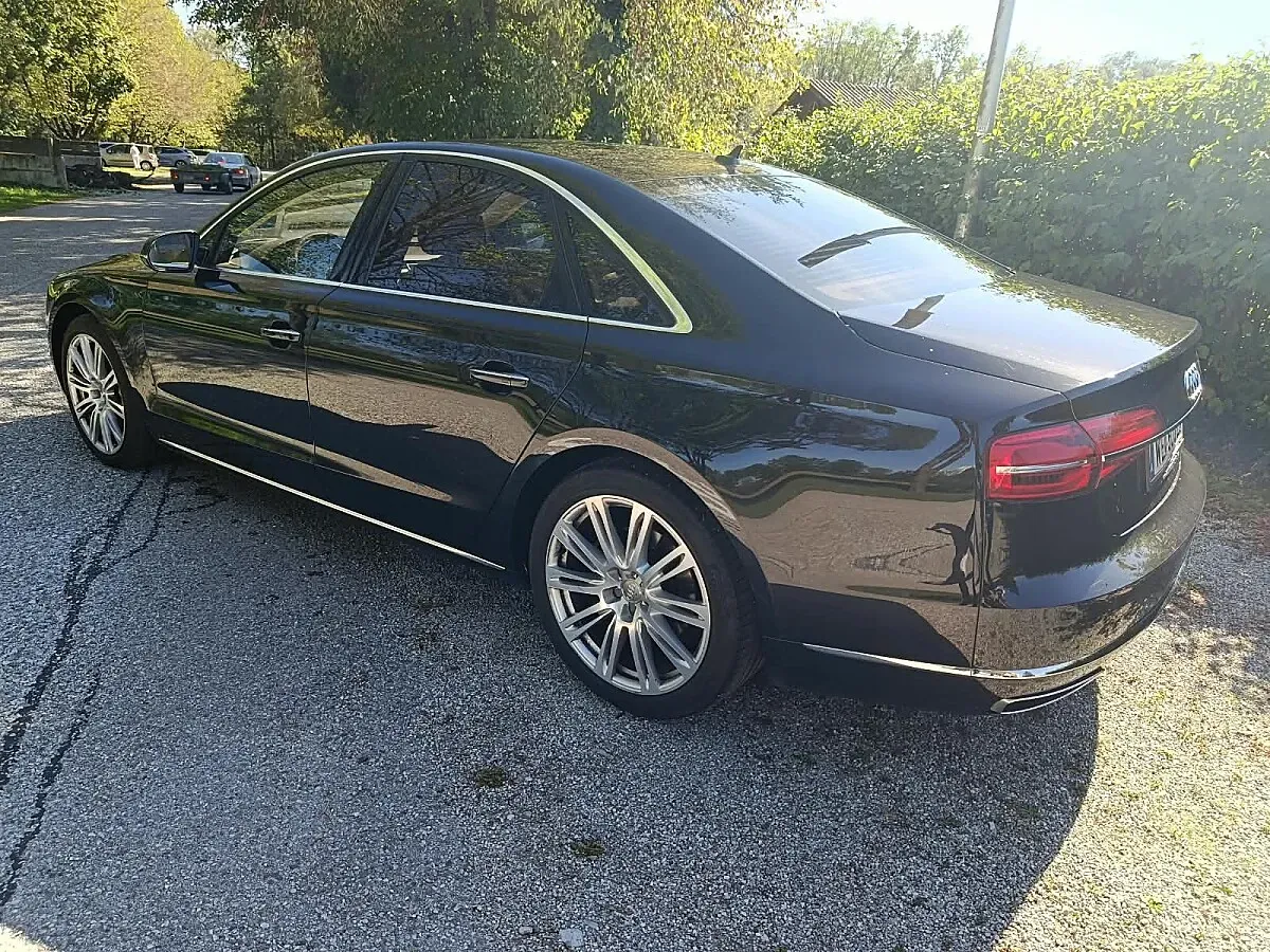 Audi A8 2015 photo 2