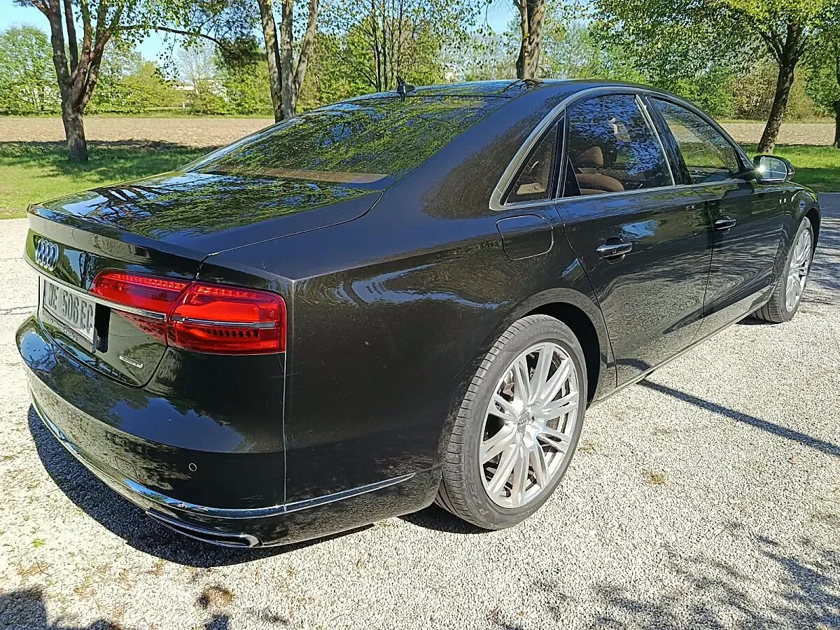 Audi A8 2015 photo 3