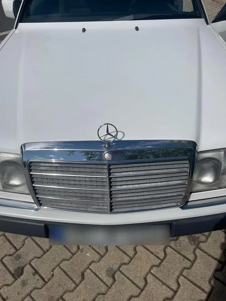 Mercedes-Benz 230