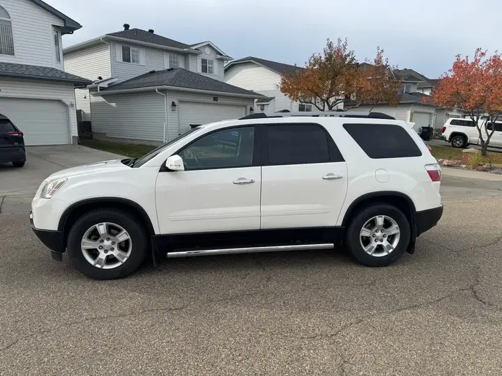 GMC Acadia 2011 photo 4