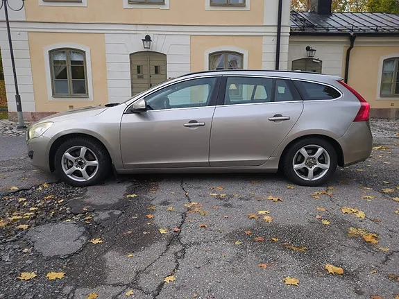 Volvo V60 2011 photo 2