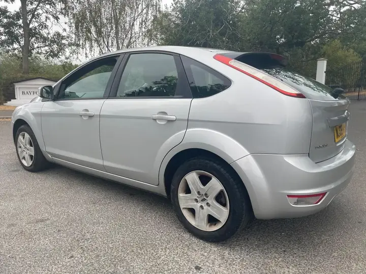 Ford Focus 2009 photo 3