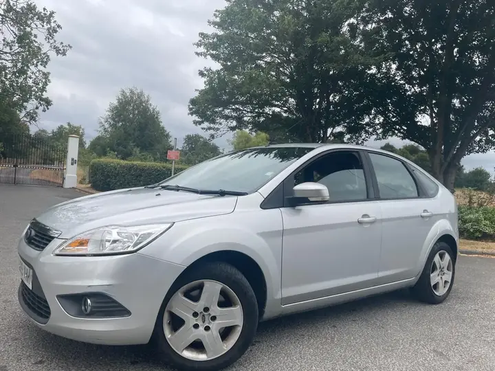 Ford Focus 2009 photo 2