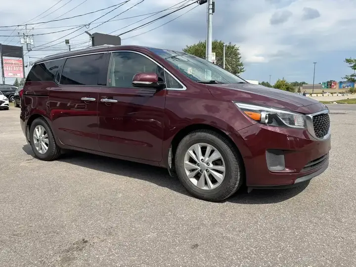 Kia Sedona 2018 photo 3