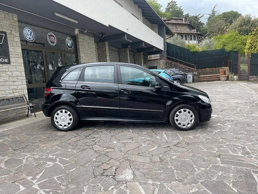 Mercedes-Benz B 180 Ngt 2010 photo 3